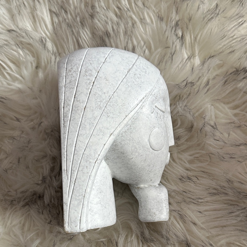 Abstract Face Sculpture - Picture 3 of 9